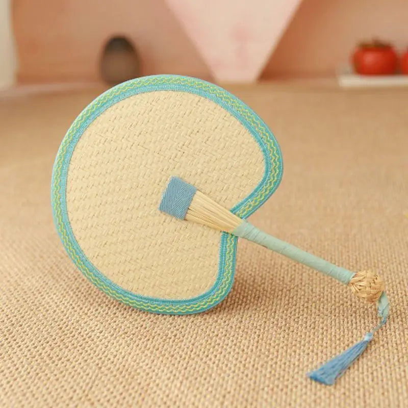 Handwoven Wheat Straw Handheld Fan – Portable Summer Cooling Handheld Straw Fan PLUSH A2