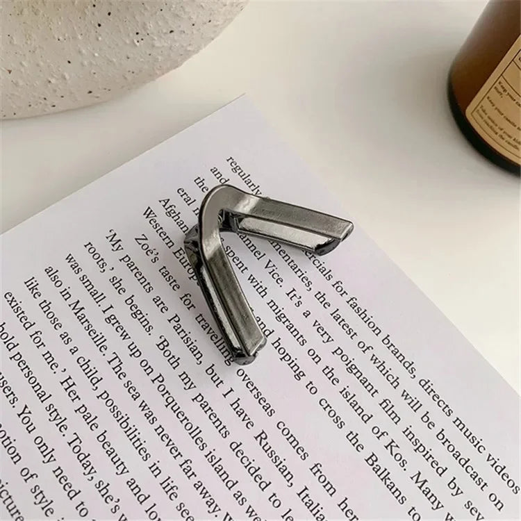V-Shaped Mini Claw Hair Clip – Golden Metal Korean Style Mini Claw Hair Clip PLUSH Black
