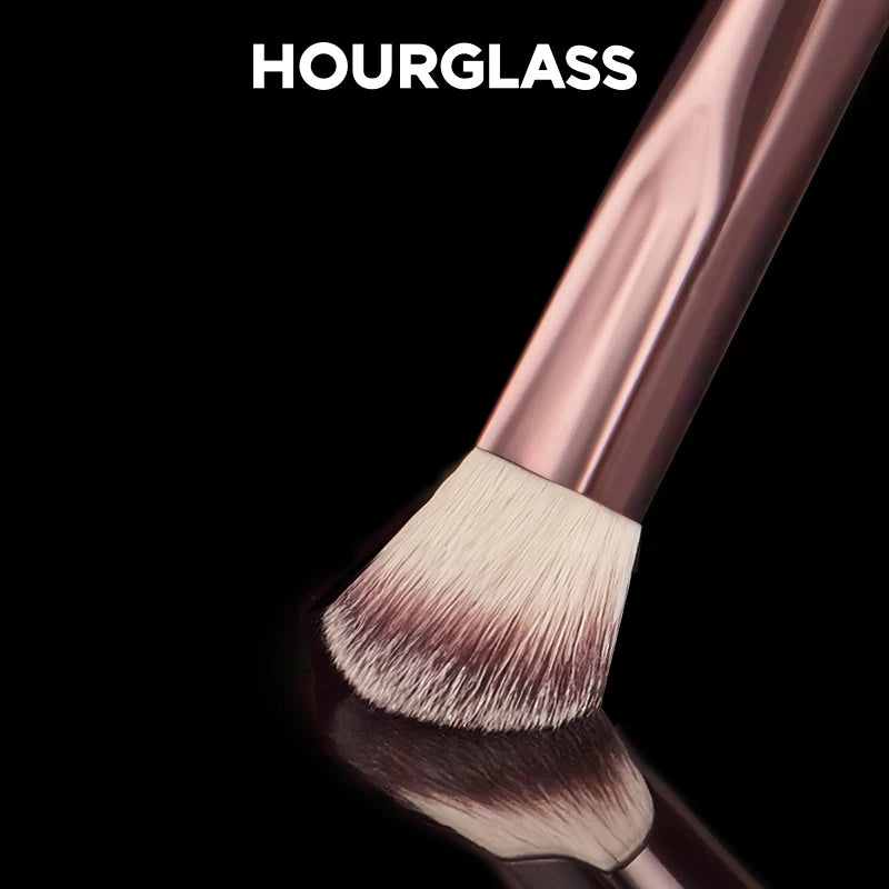 Hourglass No.19 Vanish Seamless Finish Concealer Brush Concealer Makeup Brush PLUSH